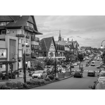 Lais Puzzle - Straße und Architektur der Stadt Gramado - Gramado, Rio Grande do Sul, Brasilien in schwarz weiß - 1.000 Teile