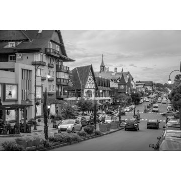 Lais Puzzle - Straße und Architektur der Stadt Gramado - Gramado, Rio Grande do Sul, Brasilien in schwarz weiß - 2.000 Teile