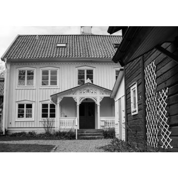 Lais Puzzle - traditionelle schwedische Architektur in Gamla Örebro in schwarz weiß - 500, 1.000 & 2.000 Teile