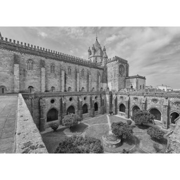 Lais Puzzle - Blick auf den gotischen Kreuzgang der Kathedrale von Evora, Alentejo, Portugal in schwarz weiß - 1.000 Teile
