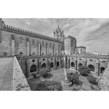 Lais Puzzle - Blick auf den gotischen Kreuzgang der Kathedrale von Evora, Alentejo, Portugal in schwarz weiß - 2.000 Teile