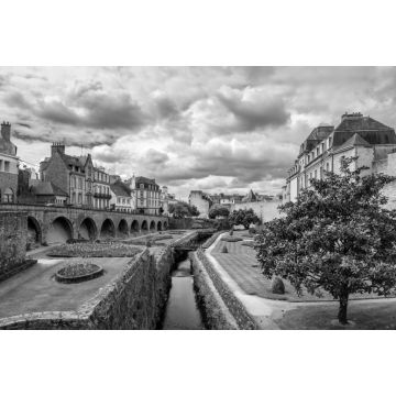 Lais Puzzle - Chateau de l'Hermine ist eine alte Festung in den verschwundenen Stadtmauern von Vannes, Bretagne (Frankreich) in schwarz weiß - 2.000 Teile