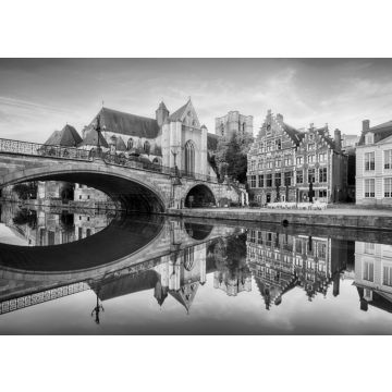 Lais Puzzle - Mittelalterliche Kathedrale und Brücke über einen Kanal in Gent - Gent, Belgien in schwarz weiß - 500, 1.000 & 2.000 Teile