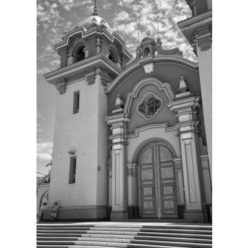 Lais Puzzle - Kirche im Zentrum der tropischen Stadt Tumbes Peru in schwarz weiß - 500, 1.000 & 2.000 Teile