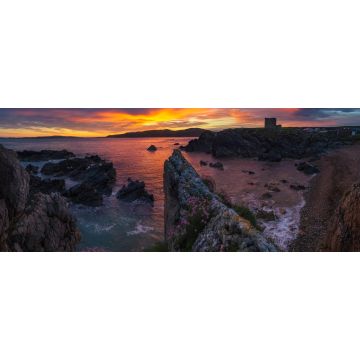 Lais Puzzle - Landschaft der Grafschaft Donegal in Irland am Morgen mit der Burg, Panorama - 2.000 Teile