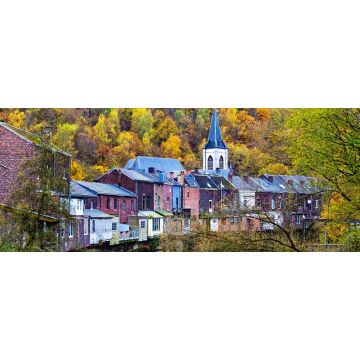 Lais Puzzle - Blick auf den Fluss Vesdre und die Kirche Saint Francois Xavier in der belgischen Stadt Chaudfontaine, Wallonien, Panorama - 2.000 Teile