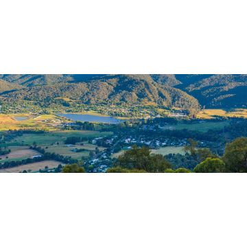 Lais Puzzle - Luftaufnahme von Mount Beauty Stadt und Teichanlage. Kiewa-Tal, Victoria, Australien, Panorama - 2.000 Teile