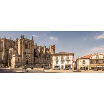 Lais Puzzle - Die Kathedrale von Guarda (Sé) vom Platz Luís de Camões aus gesehen. Guarda, in Portugal, Panorama - 2.000 Teile