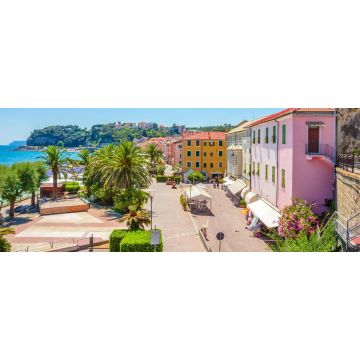 Lais Puzzle - Schöne Straße und traditionelle Gebäude von Savona, Ligurien, Italien, Panorama - 2.000 Teile