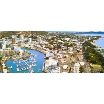 Lais Puzzle - Townsville Hafen Blick auf den Yacht Club Marina, The Strand und Castle Hill, Queensland, Australien, Panorama - 2.000 Teile