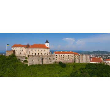 Lais Puzzle - Malerischer Blick auf die Burg Palanok mit den roten Dächern unter dem blauen Himmel in Mukatschewo, Transkarpatien in der Ukraine. Horizontale Außenaufnahme, Panorama - 2.000 Teile