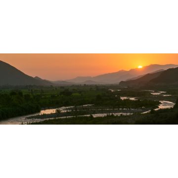 Lais Puzzle - Sonnenuntergang in einem von einem Fluss durchflossenen Tal in Lambayeque, Peru. Chancay-Fluss, Chongoyape, Lambayeque, Peru, Panorama - 2.000 Teile