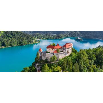 Lais Puzzle - Bled, Slowenien - Panoramablick aus der Luft auf die wunderschöne Burg Bled (Blejski Grad) mit dem Bleder See (Blejsko Jezero), der Kirche Maria Himmelfahrt und den Julischen Alpen im Hintergrund an einem Sommertag, Panorama - 2.000 Teile