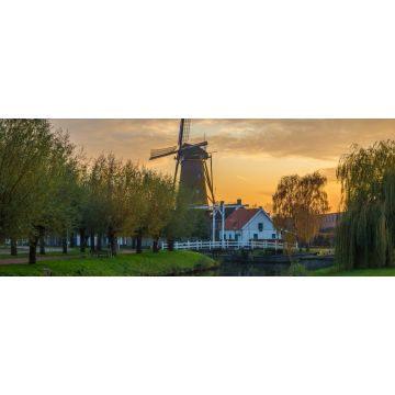 Lais Puzzle - Typisch holländische Landschaft mit einer Gracht und einer Windmühle bei Sonnenuntergang, in Etten-Leur, Nordbrabant, Panorama - 2.000 Teile
