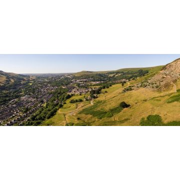 Lais Puzzle - Luftaufnahme von Häusern im walisischen Tal von Blaenau Gwent aus der Vogelperspektive, Panorama - 2.000 Teile