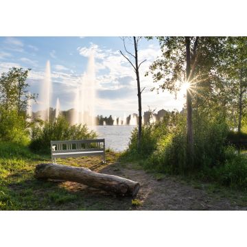 Lais Puzzle - Stadtpark Ainolan puisto in Oulu, Finnland. Springbrunnen in der Sonne und Wohnhäuser im Hintergrund - 1.000 Teile