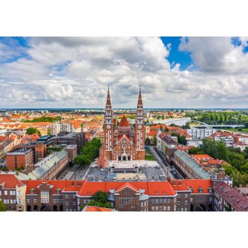 Lais Puzzle - Szeged, Ungarn - Panoramablick aus der Luft auf die Votivkirche und die Kathedrale Unserer Lieben Frau von Ungarn (Szeged Dom) an einem sonnigen Sommertag mit der Innenstadtbrücke (Belvarosi hid) und blauem Himmel und Wolken - 1.000 Teile