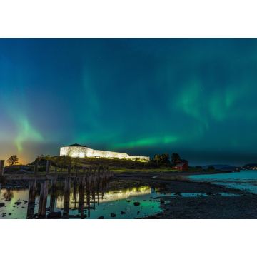 Lais Puzzle - Das Nordlicht leuchtet über einer alten Burg in Trøndelag, Norwegen - 1.000 Teile