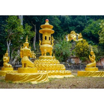 Lais Puzzle - Schöne goldene Statuen auf dem Gelände eines buddhistischen Klosters in Phatthalung in Thailand - 1.000 Teile