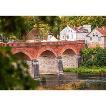 Lais Puzzle - Lange rote Backsteinbrücke an einem sonnigen Herbstmorgen, Kuldiga, Lettland - 1.000 Teile