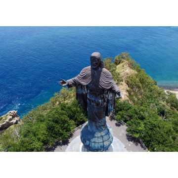 Lais Puzzle - Die Cristo Rei von Dili Jesus Christus-Statue mit atemberaubenden blauen Ozean Hintergrund in der Hauptstadt Dili, Timor Leste, Luft-Drohne Blick auf den Tourismus Wahrzeichen - 1.000 Teile