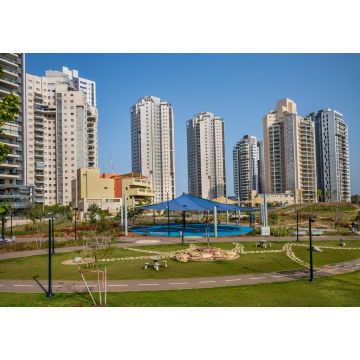 Lais Puzzle - Landschaft eines neu eröffneten Parks über Wohngebäuden in Petah Tikva, Israel - 1.000 Teile