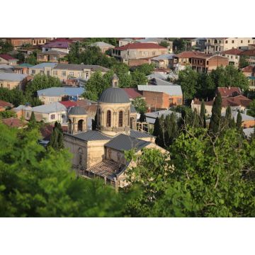 Lais Puzzle - oke orthodoxe Kirche in der Stadt mit Bäumen in Kutaissi, Georgien - 1.000 Teile