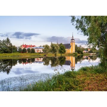 Lais Puzzle - Blick auf die kleine Stadt und die Kirche am Fluss. Nykarleby/Uusikaarlepyy, Finnland - 1.000 Teile
