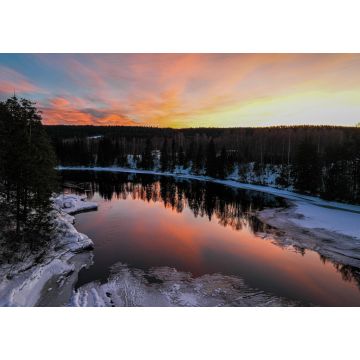 Lais Puzzle - Landschaft eines von einem Wald umgebenen Teiches während eines atemberaubenden Sonnenuntergangs in Hamar, Norwegen - 1.000 Teile