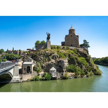 Lais Puzzle - Zeitreise nach Georgien: Die prächtige Metechi-Kirche in Tiflis - 1.000 Teile