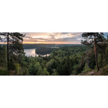 Lais Puzzle - Panoramablick mit See und Sonnenuntergang am Sommermorgen im Nationalpark Aulanko, Hämeenlinna, Finnland - 2.000 Teile