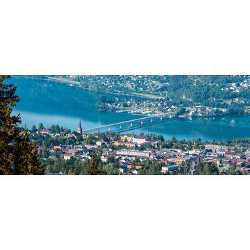 Lais Puzzle - Blick auf die Stadt Lillehammer mit Bergen, Fluss und Gebäuden - 2.000 Teile
