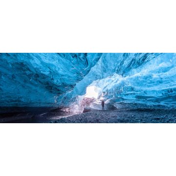 Lais Puzzle - Tourist in einer Eishöhle im Vatnajökull-Gletscher in Island - 2.000 Teile