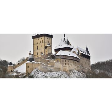 Lais Puzzle - Schloss Karlstejn im Winter, verschneit und mit einem kalten weißen Himmel im Hintergrund, Bezirk Beroun, Mittelböhmen, Tschechische Republik - 2.000 Teile