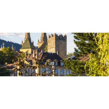 Lais Puzzle - Abendlicher Blick vom See auf Kollegiatskirche und Gefängnisturm in Neuchatel - 2.000 Teile