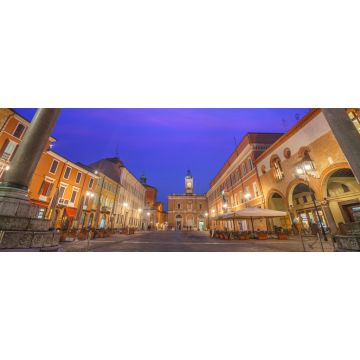 Lais Puzzle - Ravenna, Italien an der Piazza del Popolo mit dem Wahrzeichen der Stadt, den venezianischen Säulen - 2.000 Teile