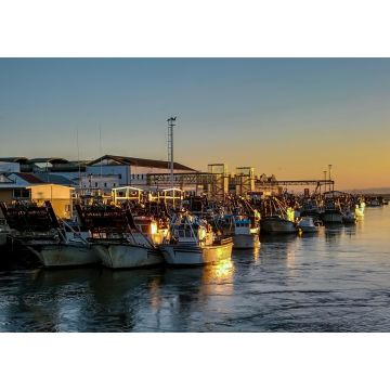 Lais Puzzle - Fischerboote bei Sonnenuntergang im Hafen von Isla Cristina, Huelva, Provinz Andalusien, Spanien - 1.000 Teile