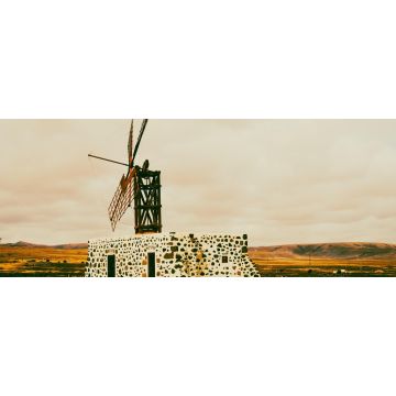Lais Puzzle - Windmühle auf weißem Gebäude, Puerto Lajas, Fuerteventura - 2.000 Teile