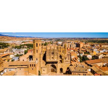 Lais Puzzle - Luftsicht auf Huesca, eine hügelige mittelalterliche Altstadt in Spanien, überragt von der gothischen Huesca-Kathedrale - 2.000 Teile