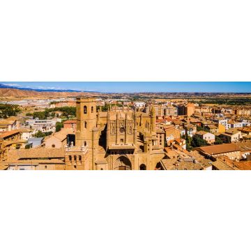 Lais Puzzle - Luftsicht auf Huesca, eine hügelige mittelalterliche Altstadt in Spanien, überragt von der gothischen Huesca-Kathedrale - 1.000 Teile