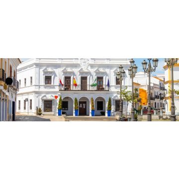 Lais Puzzle - Aussicht auf die weiße Fassade des Rathauses von Cartaya in der Provinz Huelva, Andalusien, Spanien - 1.000 Teile