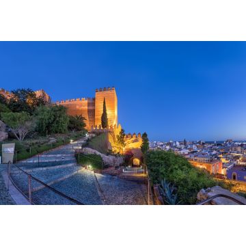 Lais Puzzle - Panoramablick auf die Skyline der Stadt und die Mauern der Festung Alcazaba in Almeria, Andalusien, Spanien - 2.000 Teile