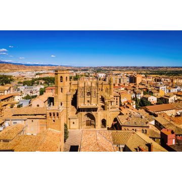 Lais Puzzle - Luftsicht auf Huesca, eine hügelige mittelalterliche Altstadt in Spanien, überragt von der gothischen Huesca-Kathedrale - 2.000 Teile