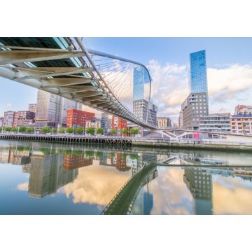 Lais Puzzle - Die Pedro-Arrupe-Fußgängerbrücke ist eine moderne Brücke über die Nervion-Brücke in Bilbao, Baskenland, Spanien - 1.000 Teile