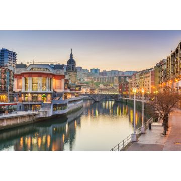 Lais Puzzle - Sonnenaufgang auf dem Ribera-Lebensmittelmarkt in Bilbao, Spanien - 2.000 Teile