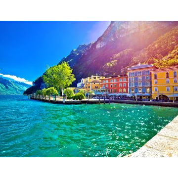 Lais Puzzle - Blick auf die Uferpromenade von Riva del Garda bei Sonnenuntergang - 1.000 Teile