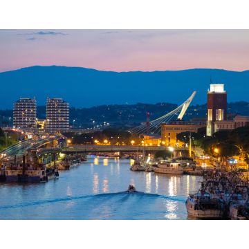 Lais Puzzle - Pescara (Italien) - Der Blick in der Abenddämmerung von der monumentalen Brücke Ponte del Mare im Kanal und Hafen der Stadt Pescara, Region Abruzzen. - 1.000 Teile