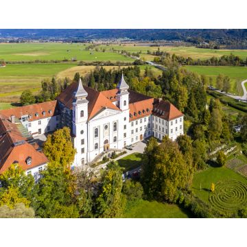 Lais Puzzle - Luftaufnahme von Kloster Schlehdorf mit Pfarrkirche St. Tertulin am Kochelsee, Schlehdorf Oberbayern, Bayern, Deutschland - 1.000 Teile