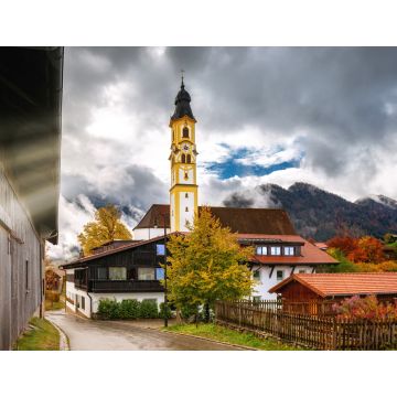 Lais Puzzle - Das Bergstädtchen Pfronten mit dramatischem Himmel und erstaunlichem Sonnenlicht an einem goldenen Herbsttag - 1.000 Teile