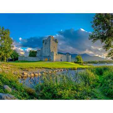 Lais Puzzle - Idyllische Landschaft von Ross Castle im Killarney National Park in Irland. Reise mit dem Auto durch den Ring of Kerry - 1.000 Teile